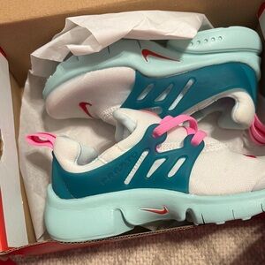 Nike Kids Shoes - Teal and White